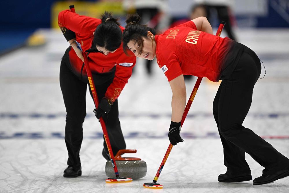 意甲：劳塔罗破球荒 国际米兰队3-0卡利亚里队.